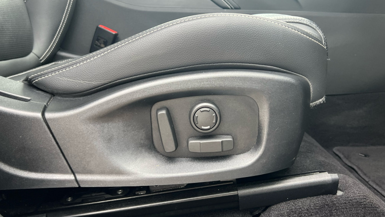 Jaguar E-Pace 2.0 D200 R-Dynamic SE Black 5dr Auto Diesel Estate